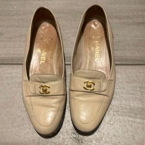 Chanel flats size 38 in a ivory color